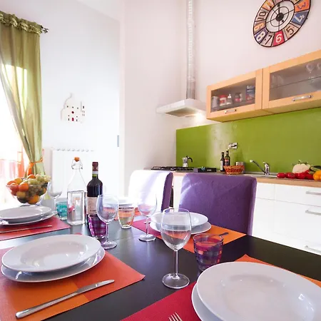 Yid Donatello Apartment